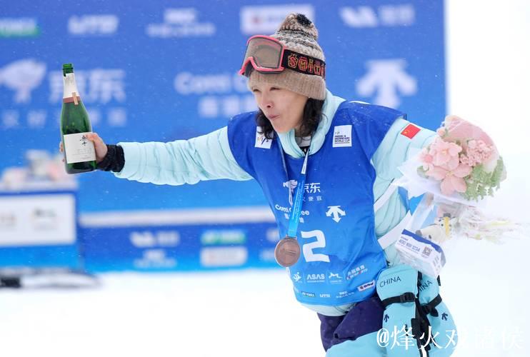 蔡雪桐获得U型场地世界杯单板滑雪第三名 蔡雪桐获得U型场地世界杯单板滑雪第三名